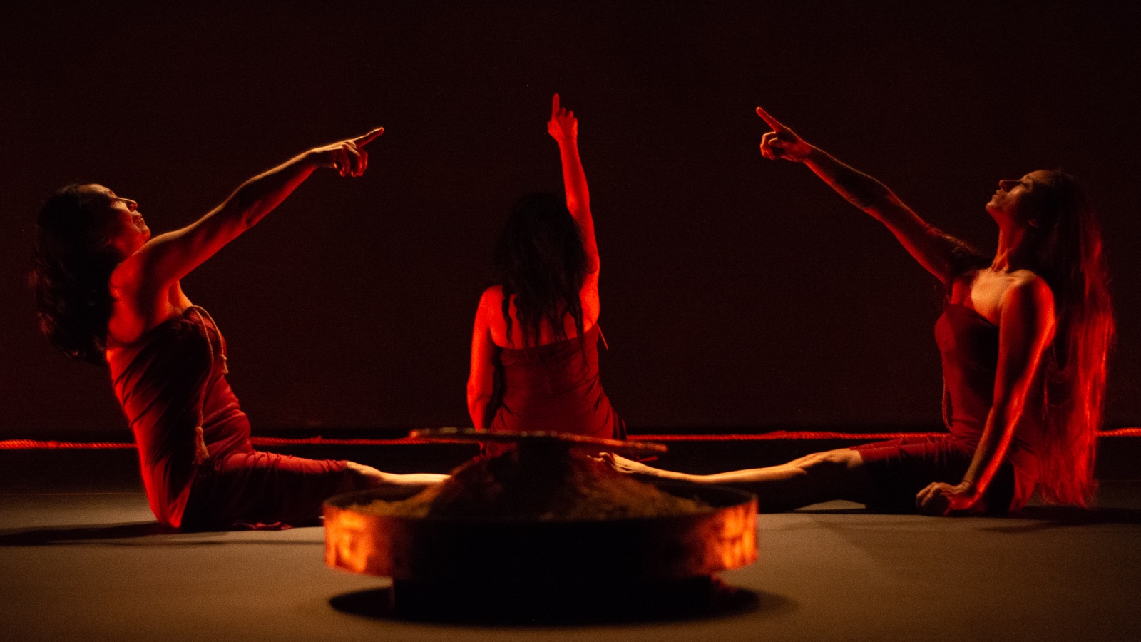 Te Mana Hakaâra: El legado cultural de Rapa Nui se toma los festivales Santiago a Mil y Antof a Mil 2025